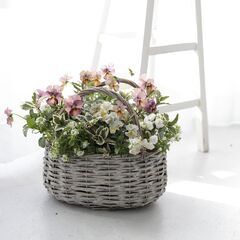 根っこのついた植物をブーケのように束ねて寄せ植えする、ブリコラージュフラワー教室です。の画像