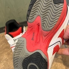 未使用テニスシューズ、24、26インチラケットのセットの画像