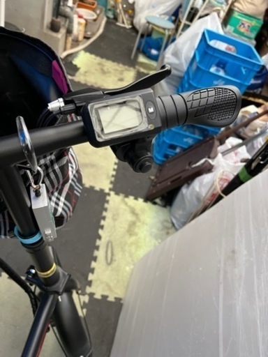 ほぼ新品のアシスト自転車です。コンビニまで、二回使用しただけです！鍵二つあります。折りたたみできます。軽自動車にも、らくらく積めます。