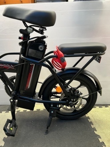 ほぼ新品のアシスト自転車です。コンビニまで、二回使用しただけです！鍵二つあります。折りたたみできます。軽自動車にも、らくらく積めます。