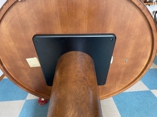 カリモクダイニングテーブル円形直径120cm