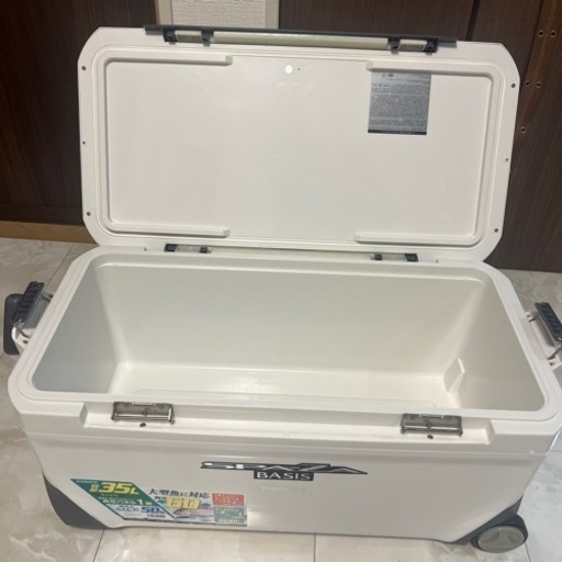 最終値下げ！！　3月1日　20時で出品の掲載を終了とさせていただきます。シマノ　クーラーボックス　スペーザ　ベイシス　35L
