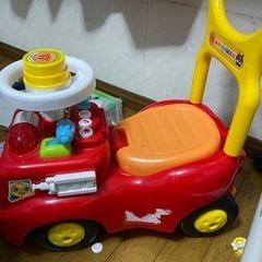 アンパンマン消防車の画像