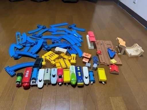 無印良品三輪車ストライダープラレールおもちゃなど