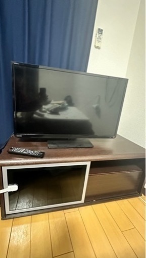 【引渡し先決定】28日に取りに来てくださる方【テレビ台付】 東芝REGZA32インチ液晶テレビ