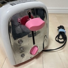 キティちゃん柄に焼けるオーブントースターの画像