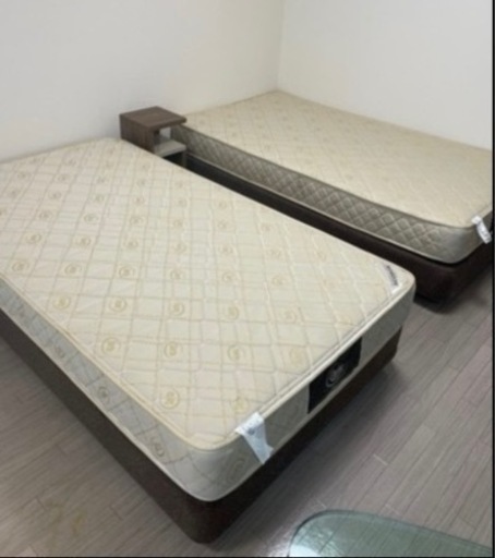 高級 Serta サータ セミダブル  ベッド マットレス ベッドフレーム 土台 セット １台 定価：２０万円