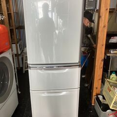 ☆中古￥10,800！【目玉商品！】MITSUBISHI　335㍑3ドア冷蔵庫　家電　2014年製　MR-C34XL-W型　幅60㎝ｘ奥行66㎝ｘ高さ168㎝　【BB206】