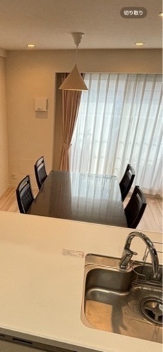 ダイニングテーブルと椅子4脚