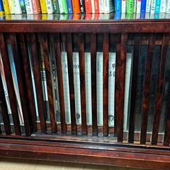 昭和レトロな食器棚（チェスト）の画像