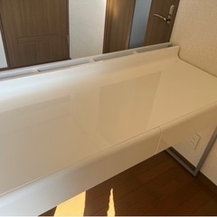 綺麗な白のテーブル  パソコンディスク 勉強机 に！の画像