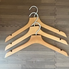木製ハンガーの画像