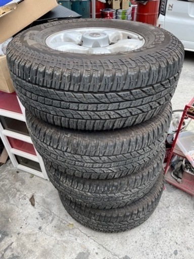 ランクル100の純正夏タイヤです。