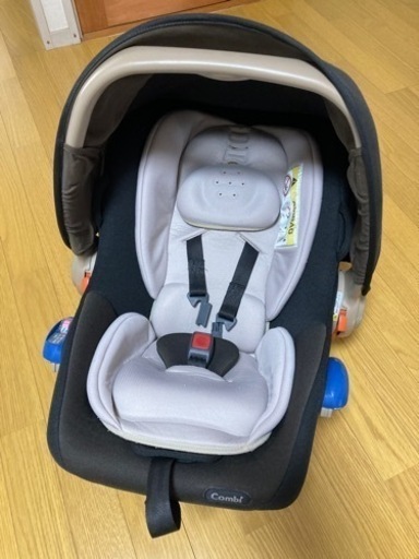 コンビ　新生児から使えるチャイルドシート　グッドキャリー