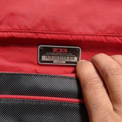 TUMI メッセンジャーバックの画像