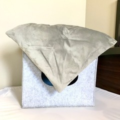 キャットハウス　ねこの家　上質フェルト　クッション付き　クッション付きの画像