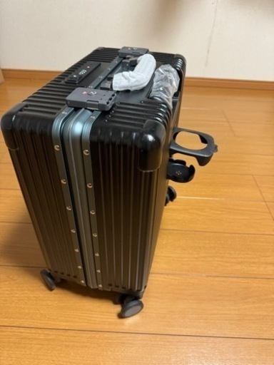 ［魔法小屋] 未使用★キャリーケース ★前開き  機内持ち込み サイズ