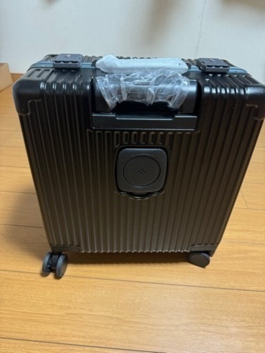 ［魔法小屋] 未使用★キャリーケース ★前開き  機内持ち込み サイズ