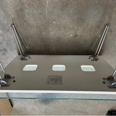 ガラスローテーブルの画像