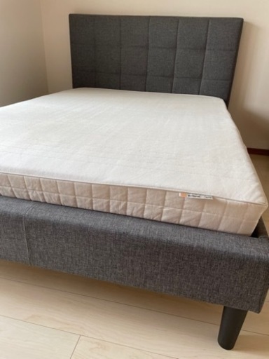 再値下げしました　IKEAダブルベッド（フレーム＆マットレス）