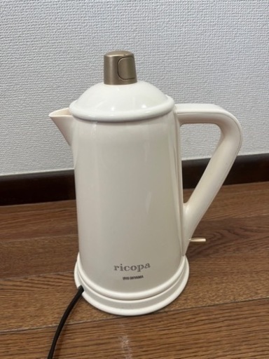 【取引中】アイリスオーヤマ　電気ケトル　白