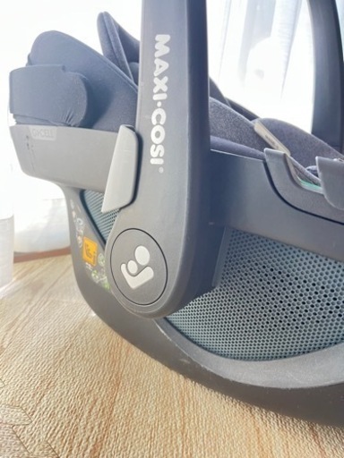 未使用に近い　最新　マキシコシ ペブル 360 エッセンシャルブラック チャイルドシート