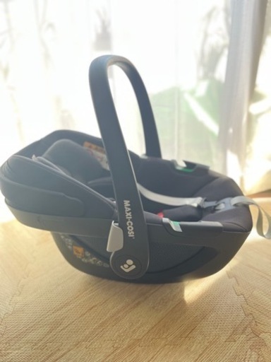 未使用に近い　最新　マキシコシ ペブル 360 エッセンシャルブラック チャイルドシート