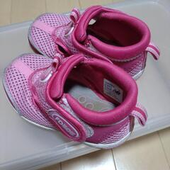 子供サンダル　new balanceの画像