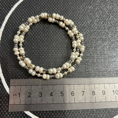 小さな真珠つきブレスレットの画像