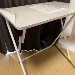 中古　ニトリ　折り畳みテーブル　幅70cm×高さ70cm×奥行45.5cmの画像