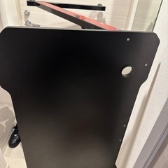 ゲーミングデスクの画像