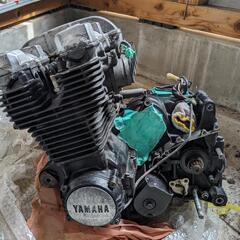 希少XJR1200逆車のフレームとエンジン