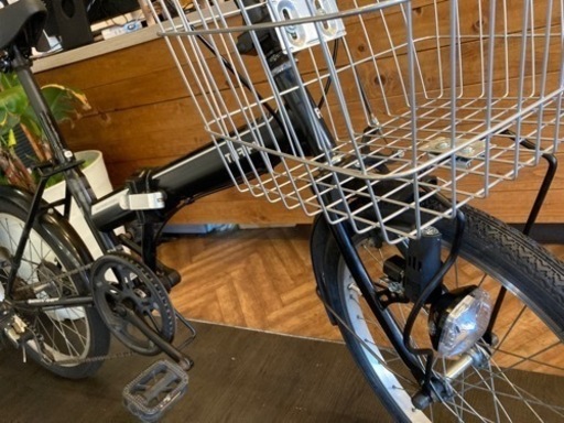 【前輪タイヤ・前輪チューブ新品！】6段変速　カゴ付き20インチ折りたたみ自転車　ブラック