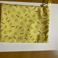 雑な作りの巾着袋4枚の画像