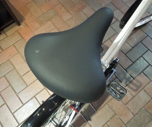 自転車 26インチ シティサイクル ママチャリ ホワイト×ブラック カゴ付き 変速無し 通勤 通学 札幌市東区 新道東店