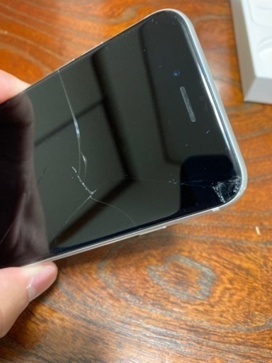 iPhone SE第二世代　画面割れ