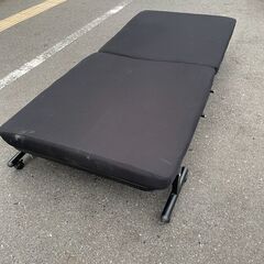 リサイクルショップどりーむ荒田店 No10217 折り畳みベッド　黒　シングルサイズ　便利な折り畳みタイプ♪の画像