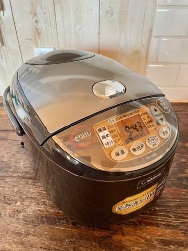【未使用に近い】象印 炊飯器 1升 (10合) IH式 極め炊き 黒まる厚釜 【美品中古】NW-VA18-TA