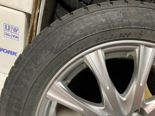 175/65R15スタッドレスタイヤ付きホイール4本　アクア、ヴィッツ、カローラフィールダー、キューブ、フィット、スイフト等　ランクB