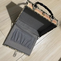 【希少】流通平均価格1万8千 / BRACIANO / シガーボックスハンドバッグの画像