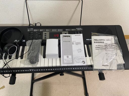 【糸島市内 配送無料】　Alesis 電子キーボード 61鍵盤 初心者セット【ヘッドホン、マイク、スタンド、ベンチ、ACアダプター付き】 Melody61 MKII #48102-4-003