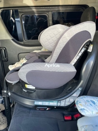 Apricaチャイルドシート　新生児〜4歳頃まで