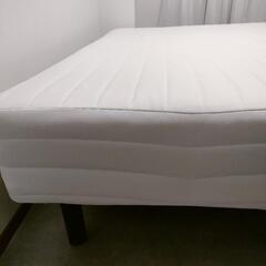 無印良品のダブルベッド(脚付き)の画像