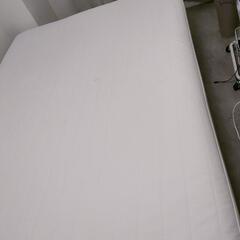 無印良品のダブルベッド(脚付き)の画像
