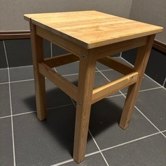 木製サイドテーブル