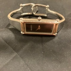 【取引中】GUCCI グッチ1500L 【レディース 】腕時計 バングルウォッチ クォーツの画像