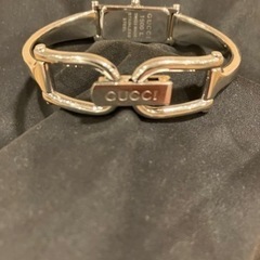 【取引中】GUCCI グッチ1500L 【レディース 】腕時計 バングルウォッチ クォーツの画像