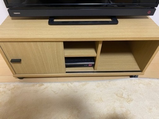 テレビ32インチ、テレビ台