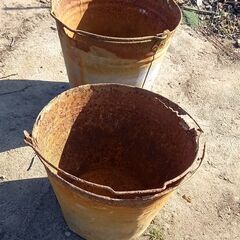 錆びたバケツ　２個の画像