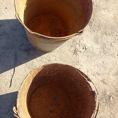 錆びたバケツ　２個の画像